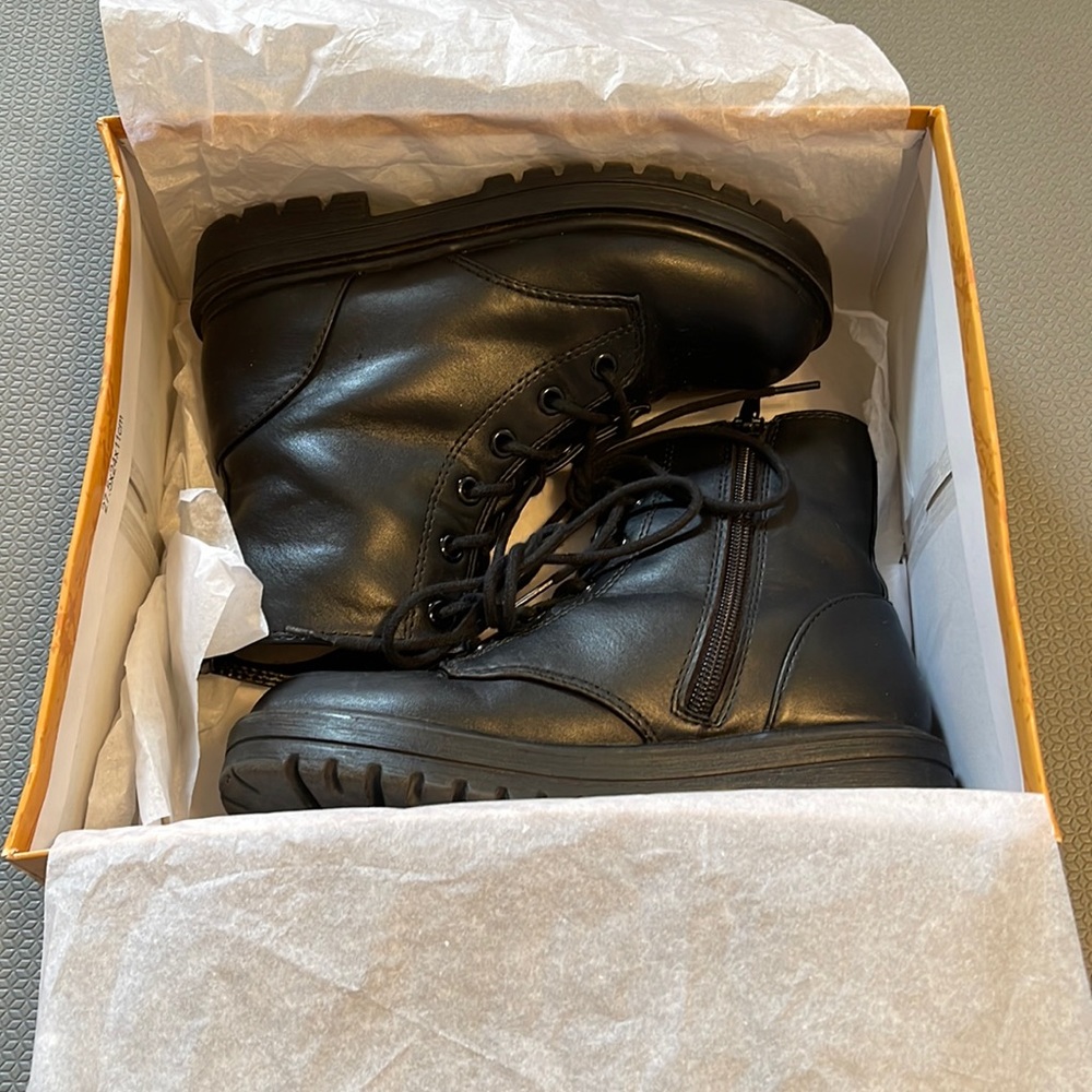 Girls black zip up boots size 1 by Unr8ed.